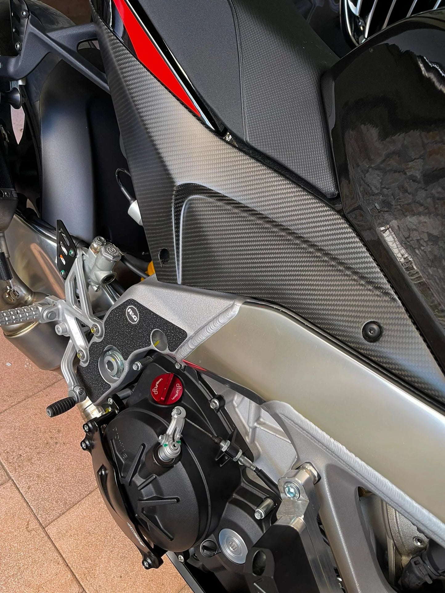 APRILIA Tuono V4 2021-2024 Carbon Fiber Side Tank Panels