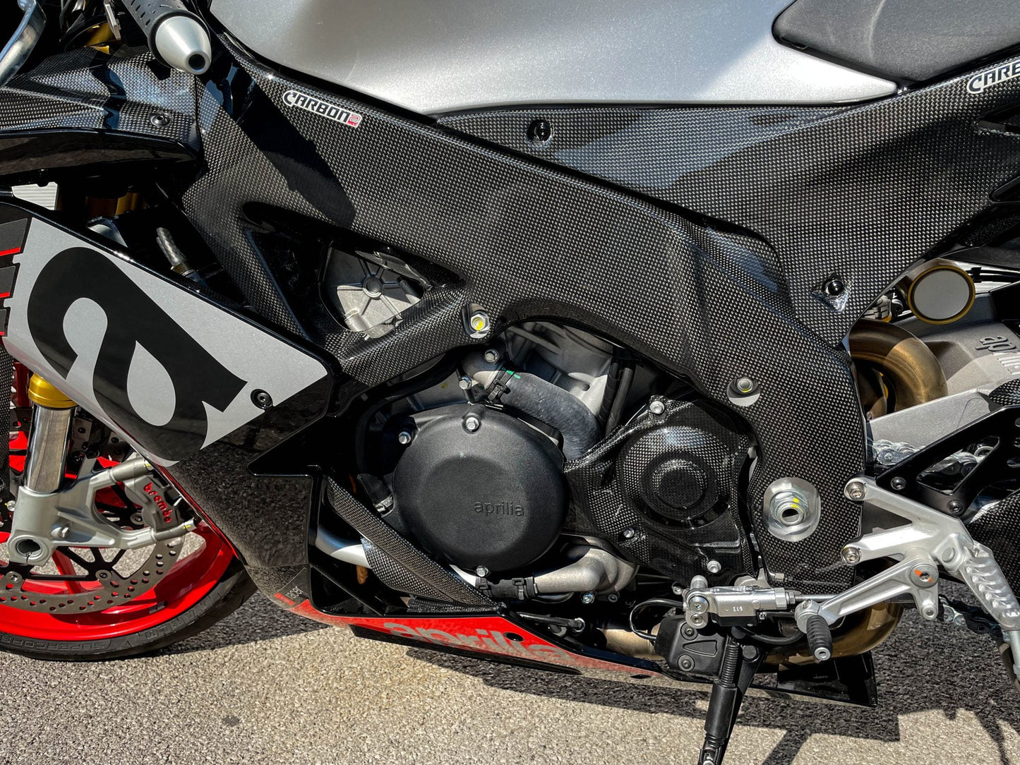APRILIA Tuono V4 1000 / 1100 RR 2011-2020 Carbon Fiber Under Tank Panels