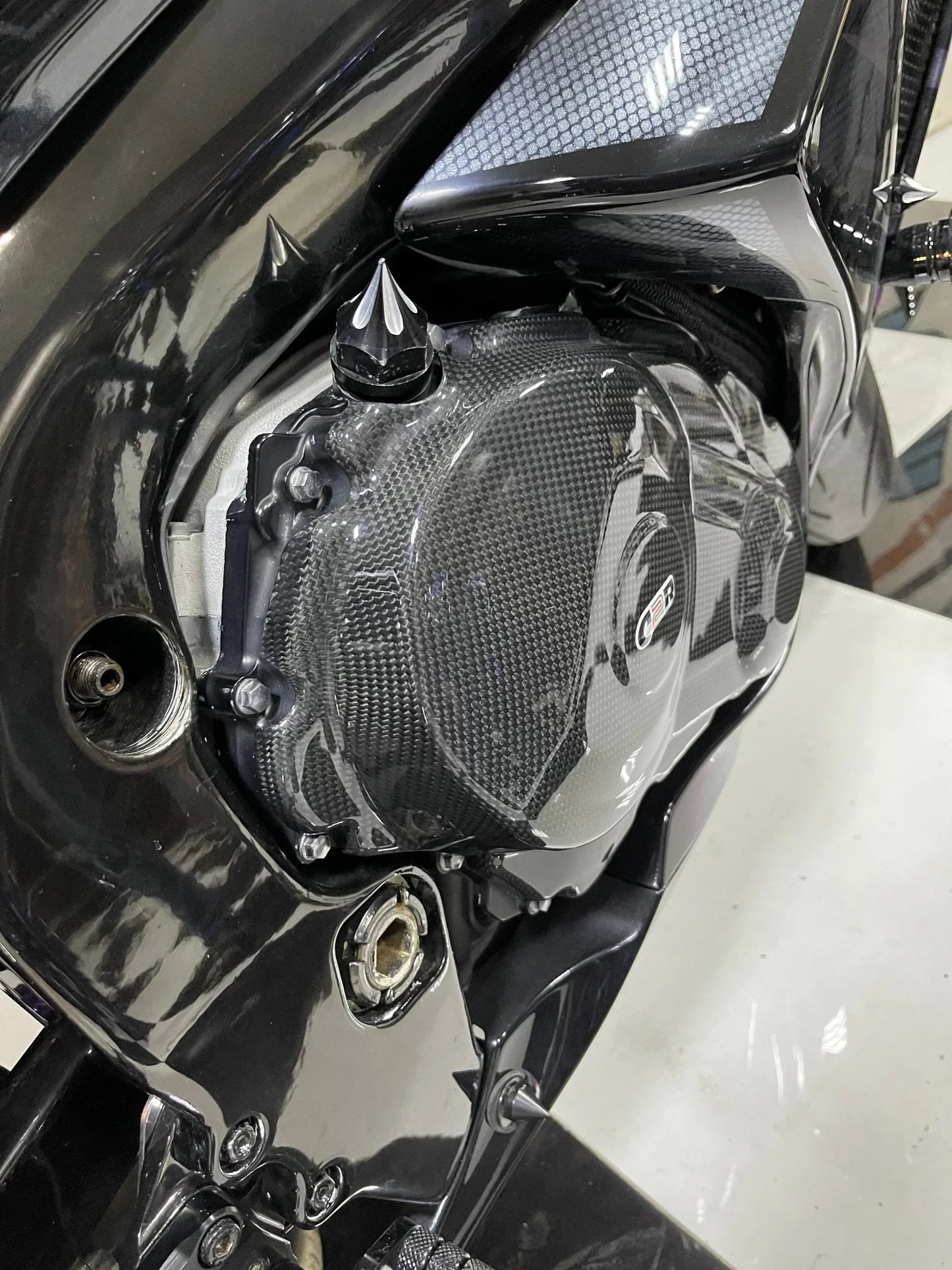 SUZUKI GSX-R 1000 2009-2016 Carbon Fiber Engine Covers (2-pieces)